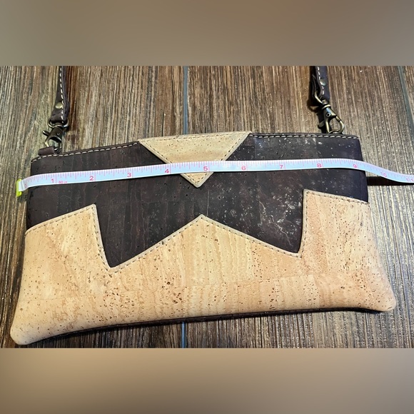 Cork crossbody. Brown & tan. - Picture 6 of 11